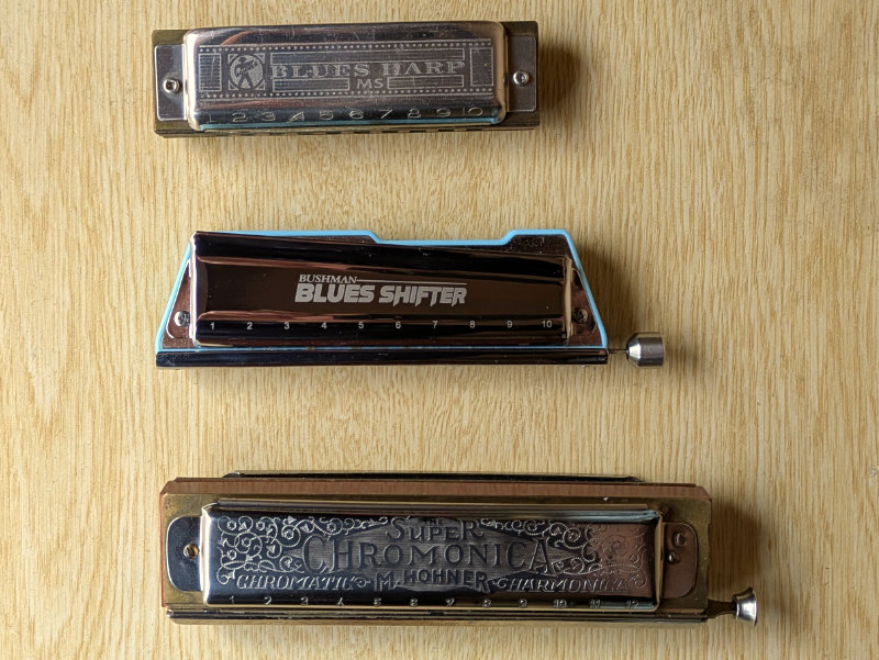 ブルースハープ、ブルースシフター、スーパークロモニカの大きさ比較